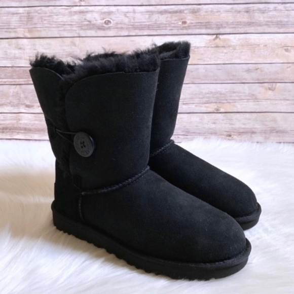 NWT Women's UGG Bailey Button II Boots NO BOX - Picture 4 of 9